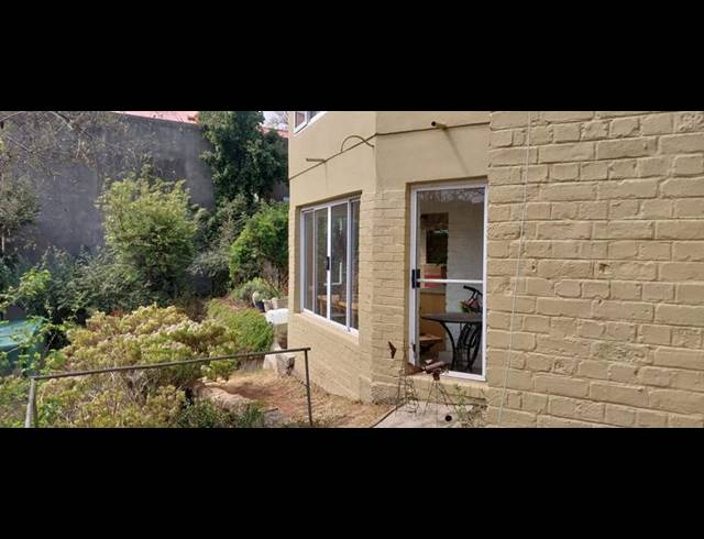 5 BEDROOM HOUSE FOR SALE IN KENSINGTON